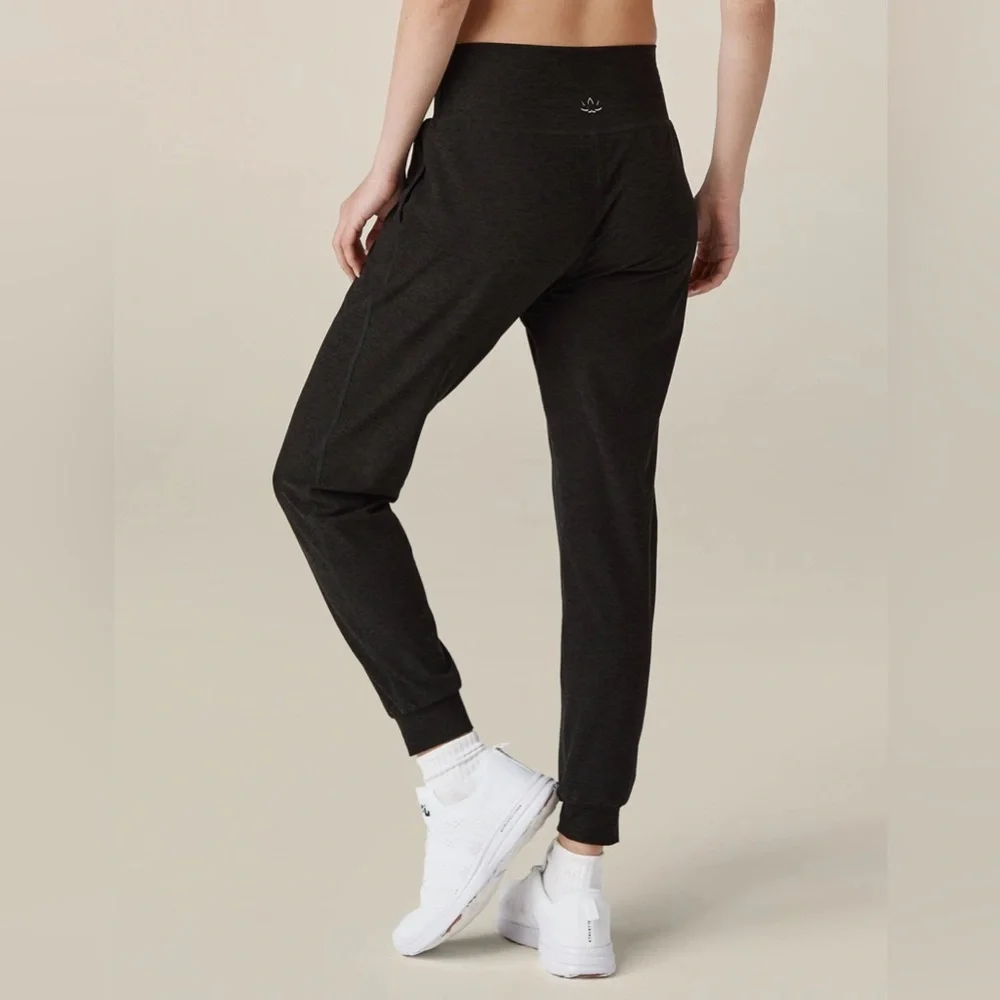 Beyond Yoga Black Pocket Joggers Size Small - Picture 2 of 5